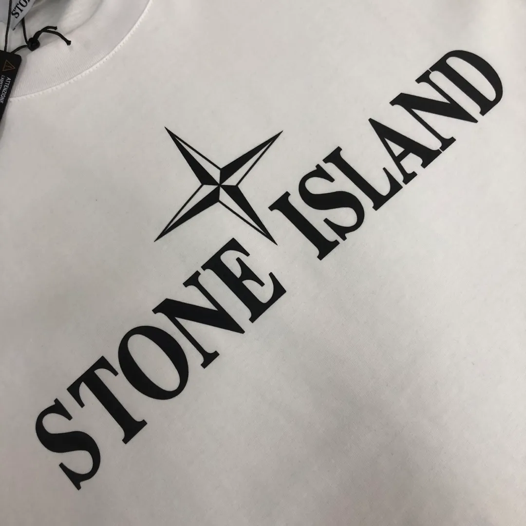 P180 Stone Island 2025 latest T-shirt, couple style ~ Original order, fashionable and casual short T-shirt, specially made of customized cotton fabric ~ Cotton T-shirt ~ Pre-washed to prevent deformation and shrinkage problem, more comfortable and breathable on the body ~ All available from stock ~ Unique design style, trendy must-have item, complete with three standards 👍 Color: black/white Size: S M L XL (larger version, please indicate your height and weight when placing an order)